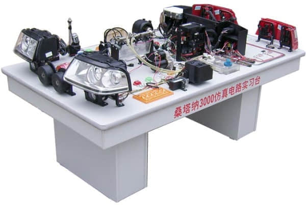 桑塔納3000型轎車電路學(xué)生實(shí)習(xí)臺